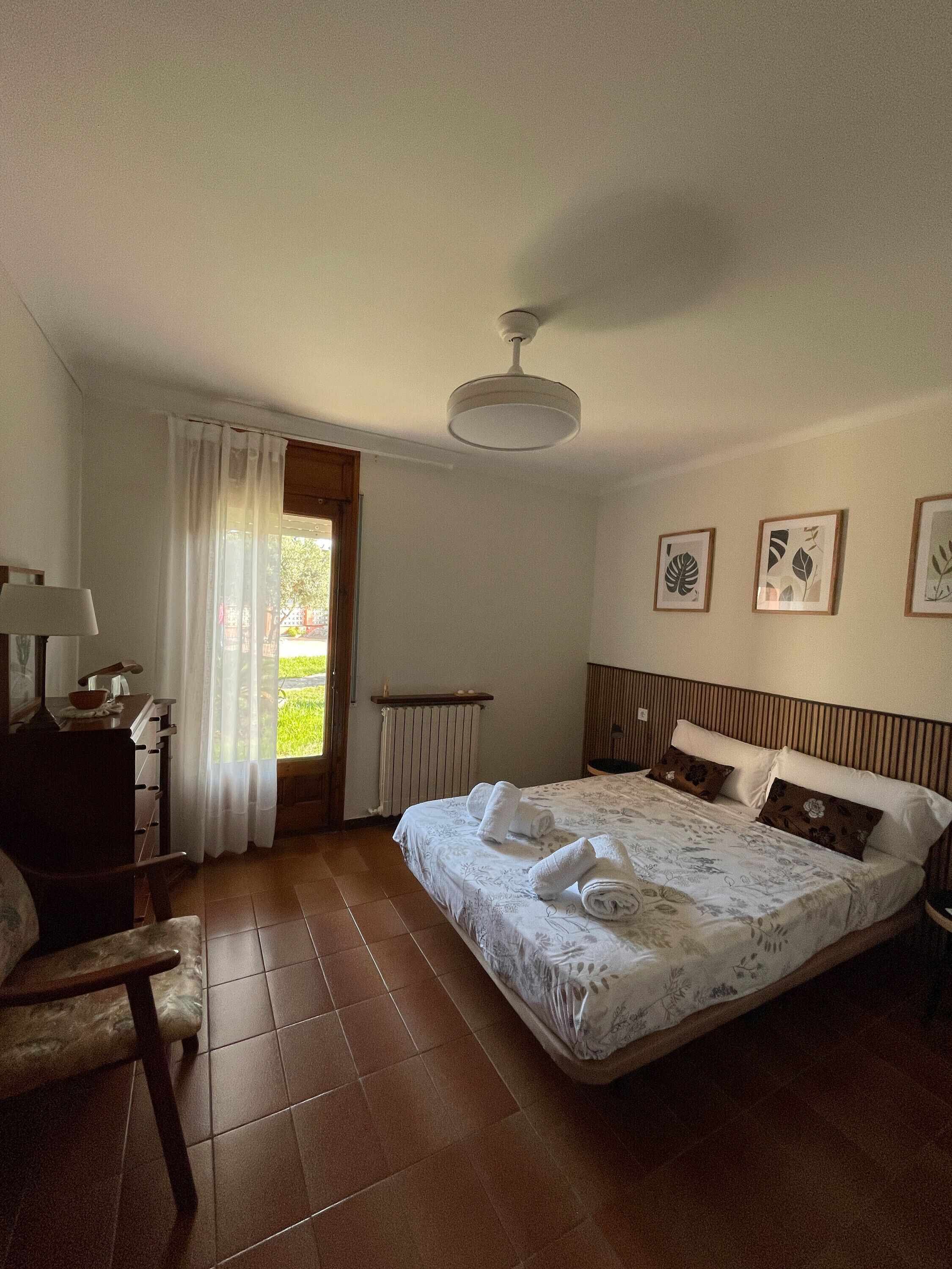 4 slaapkamers, een strijkplank/strijkijzer, wifi, beddengoed