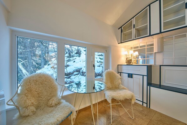 Basic Apartment, 1 Bedroom, Kitchenette, Mountain View | Free WiFi, bed sheets
