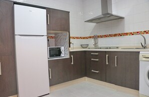 Fridge, microwave, oven, coffee/tea maker