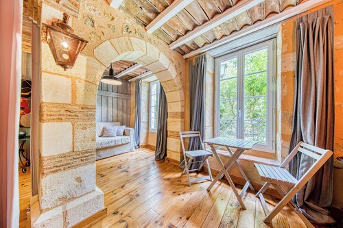 L’Orée de Lansot – Romance Room in a Peaceful, Green Setting