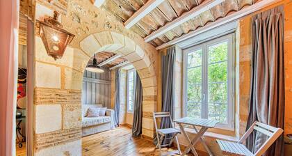 L’Orée de Lansot – Romance Room in a Peaceful, Green Setting