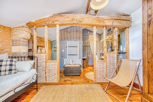 L’Orée de Lansot – Attic Room in a Peaceful and Green Setting