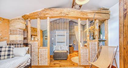 L’Orée de Lansot – Attic Room in a Peaceful and Green Setting