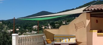 Holiday Home with Pool, Mountain View, Wi-Fi and Air Conditioning