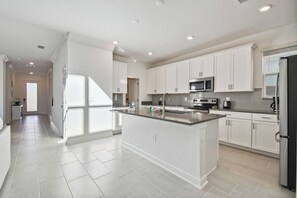 Fridge, microwave, oven, coffee/tea maker