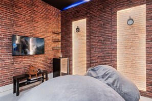 4 bedrooms, iron/ironing board, travel cot, free WiFi