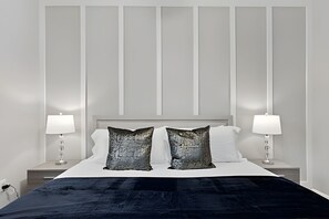 4 bedrooms, iron/ironing board, bed sheets