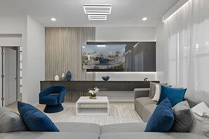 Smart TV, video games