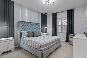 6 bedrooms, desk, iron/ironing board, travel cot