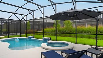 Piscine extérieure, piscine chauffée