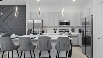 Réfrigérateur, micro-ondes, four, plaque de cuisson