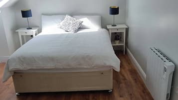 Ferros/tábuas de passar roupa, Wi-Fi, roupa de cama