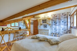 1 makuuhuone, työpöytä, Wi-Fi, vuodevaatteet