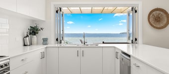 Lake Haus - Absolute Waterfront