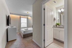 6 chambres, fer et planche à repasser, accès Internet, draps fournis