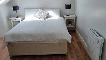 Ferros/tábuas de passar roupa, Wi-Fi, roupa de cama