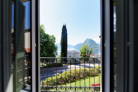 Interior. One-Bedroom Apartment with Lake View in Ruvigliana (Dream Lake 2)