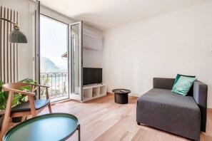 TV - One-Bedroom Apartment with Lake View in Ruvigliana (Dream Lake 2) (Lugano)
