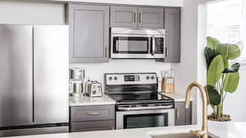 Superior Apartment, 1 King Bed | Private kitchen | Full-sized fridge, microwave, oven, stovetop