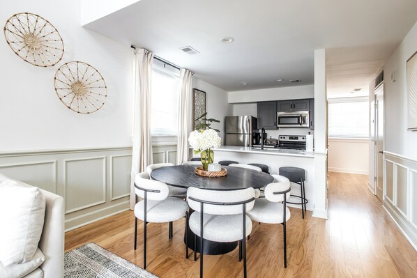 Executive Suite, 2 Bedrooms | Private kitchen