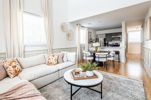 Executive Apartment, 2 Bedrooms | Living area