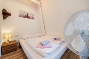 1 bedroom, WiFi, bed sheets