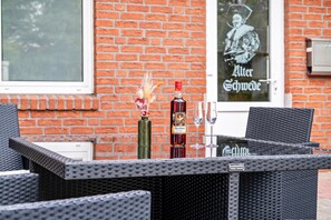Outdoor dining - Apartment 'Die Alter Schwede 3' with Wi-Fi (Vechta)