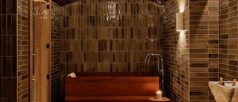 Couples treatment rooms, sauna, steam room, body treatments