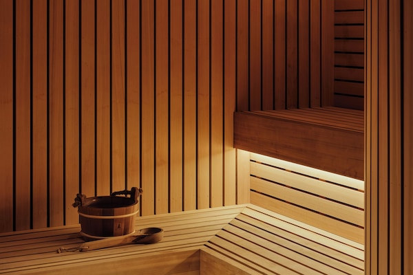 Salas de tratamiento para parejas, un sauna, baño turco