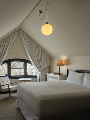 Belden House Penthouse Suite | Frette Italian sheets, premium bedding, minibar, in-room safe - Belden House & Mews (Litchfield)