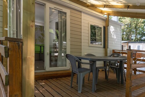 Mobile Home 'Confort C - 1-5 People' with Shared Pool, Private Terrace and Shared Garden