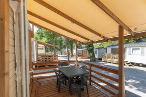 屋外ダイニングエリア