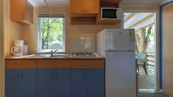 Fridge, microwave, coffee/tea maker, cookware/dishes/utensils