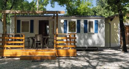 Mobil-home 'Confort A - 1-6 Pers' avec piscine partagée, terrasse privée et jardin commun