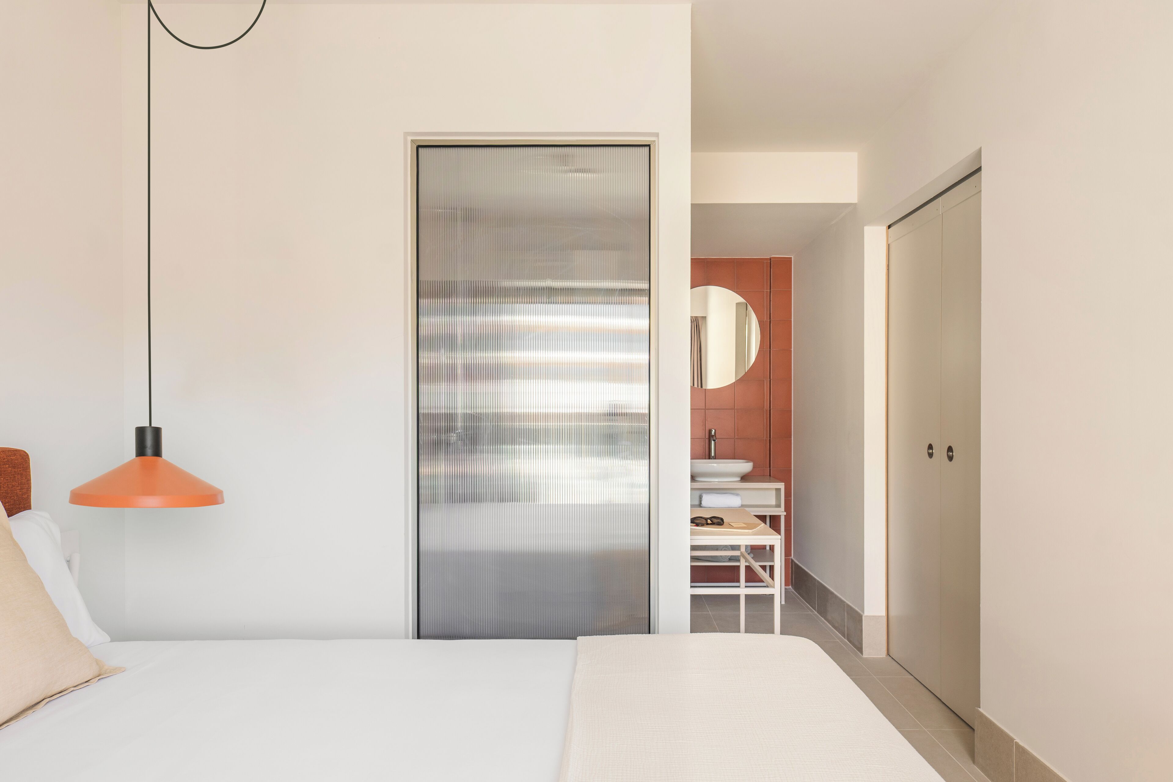 Ropa de cama de alta calidad, caja fuerte, cortinas opacas