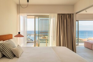 Ropa de cama de alta calidad y caja de seguridad en la habitación 