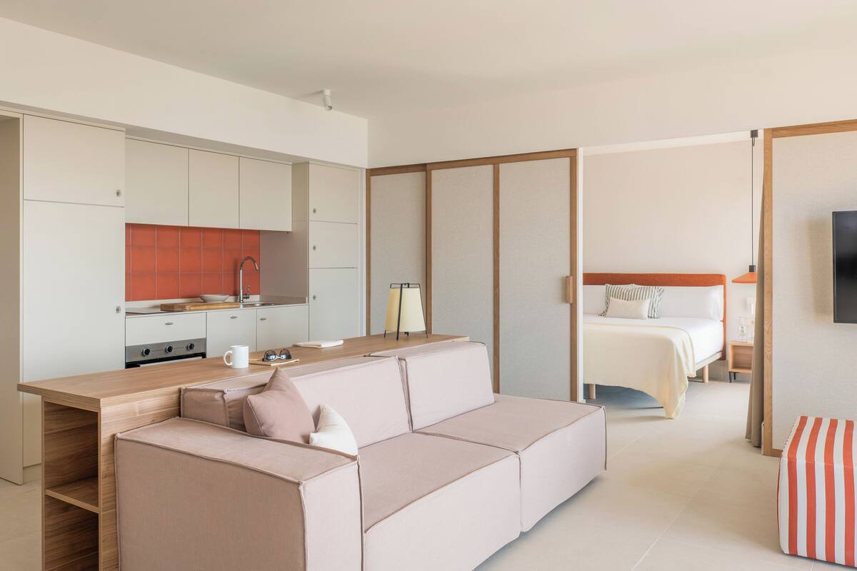Premium bedding, in-room safe, blackout curtains, soundproofing