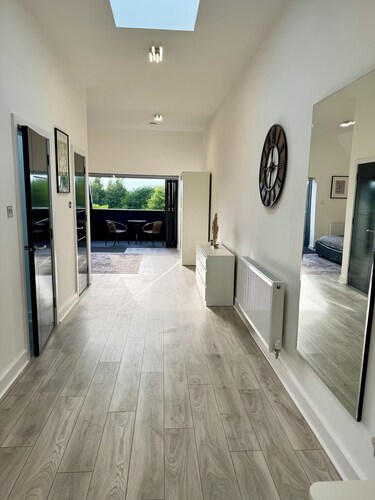 Luxurious New House Near Manchester Airport