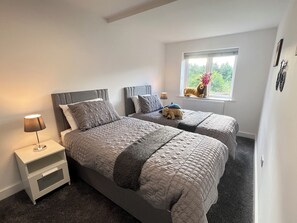 مكتب ومكواة/لوح كي وواي فاي مجانًا وملاءات أسرّة