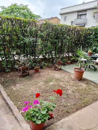 Outdoor dining. Casa Loto - Relaxation on the outskirts of Milan