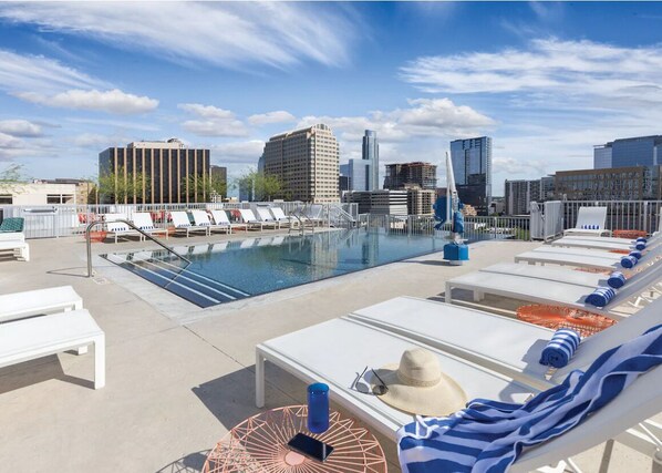 Outdoor pool - Beautiful 2 Bedroom Suite in Downtown Austin! (Austin)