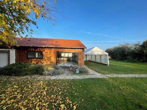 Exterior - Large, comfortable gîte for families or groups - Nature & calm 1 hour from Paris (Varennes-Changy)