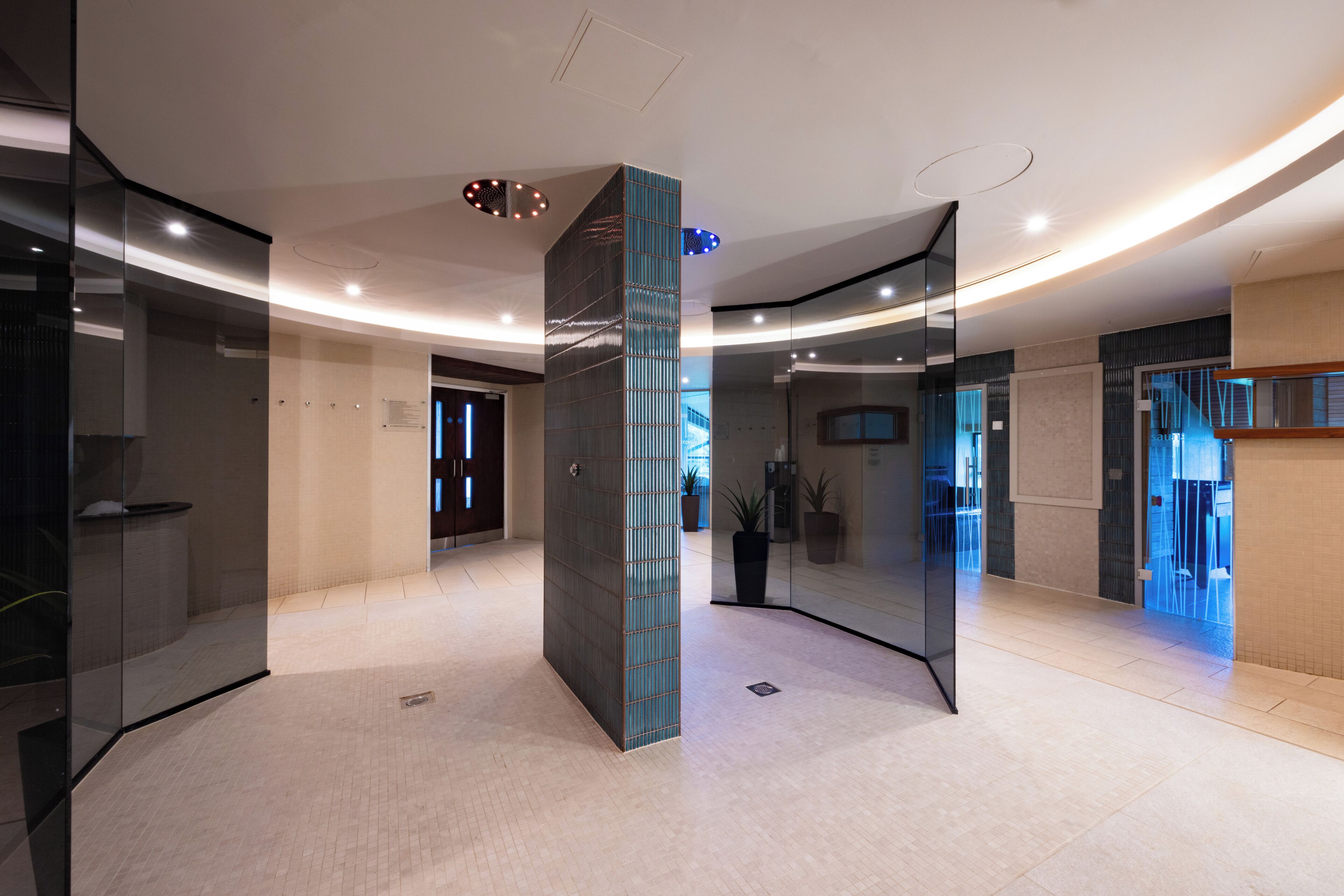 Couples treatment room(s), sauna, hot tub, steam room, body treatments