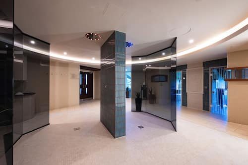 Couples treatment rooms, sauna, hot tub, steam room, body treatments