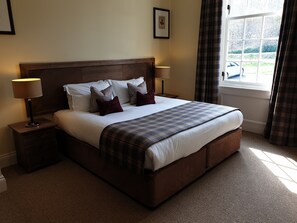 Standard Apartment | Soundproofing, iron/ironing board, free WiFi - Loch Lomond Apartments at Cameron Lodges (Alexandria)