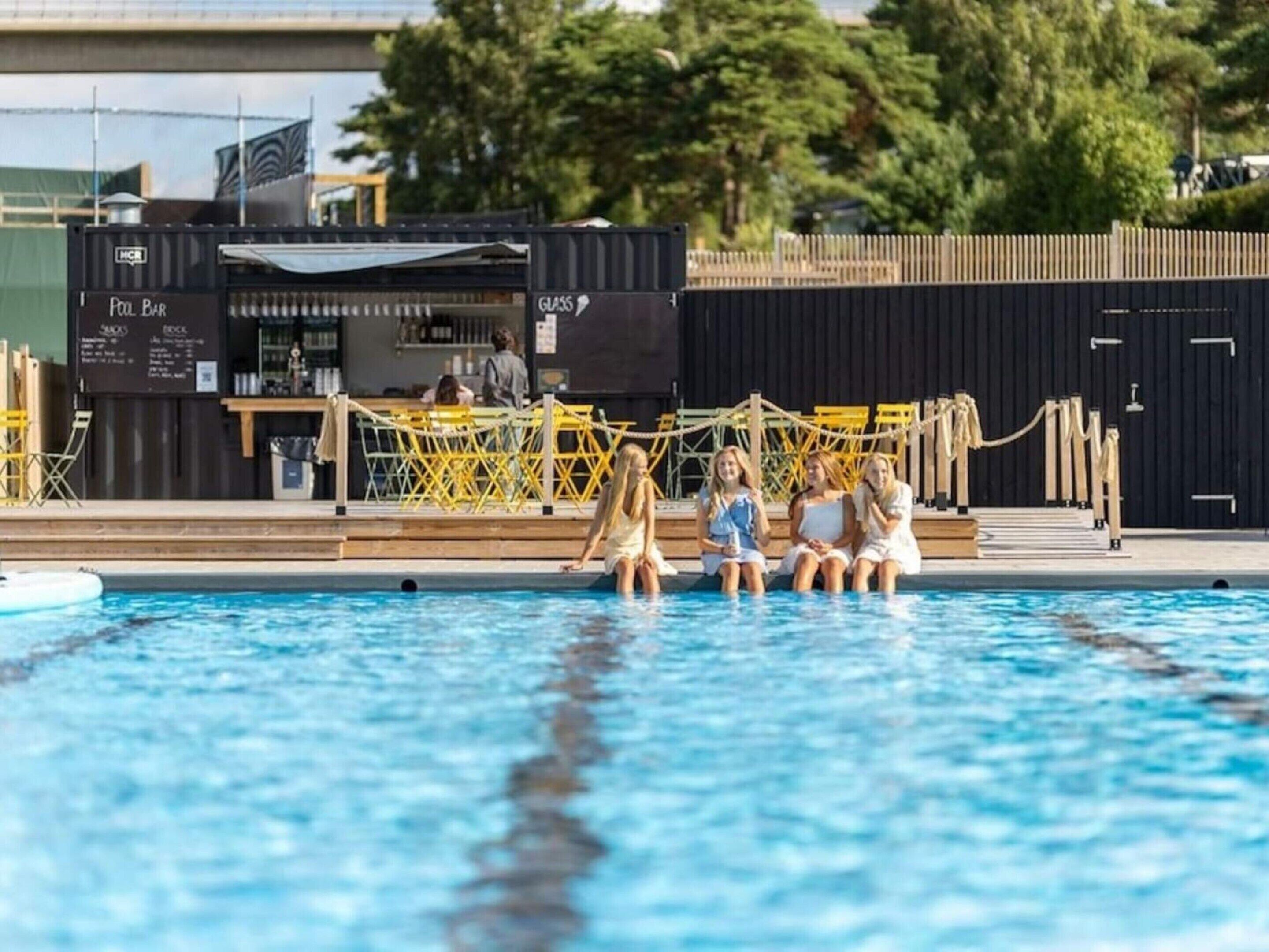House | Pool