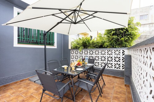 TenoHomes Ocean-View Family Home with Solarium