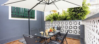 TenoHomes Ocean-View Family Home with Solarium