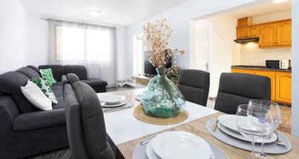 TenoHomes Family Home with Solarium, Buenavista