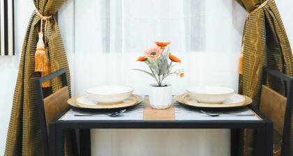 Cozy Room with WiFi & Netflix Heart of Enchanting Naga City